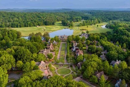 Dit Resort in de Blauwe Ridge Bergen van Georgia heeft zojuist 39 stijlvolle heringerichte cottages geopend.